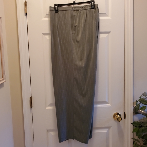 Danny & Nicole Plus Size Suit, Sz 24W - Picture 9 of 15